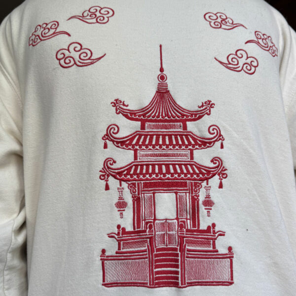 sweat capuche broderie pagode